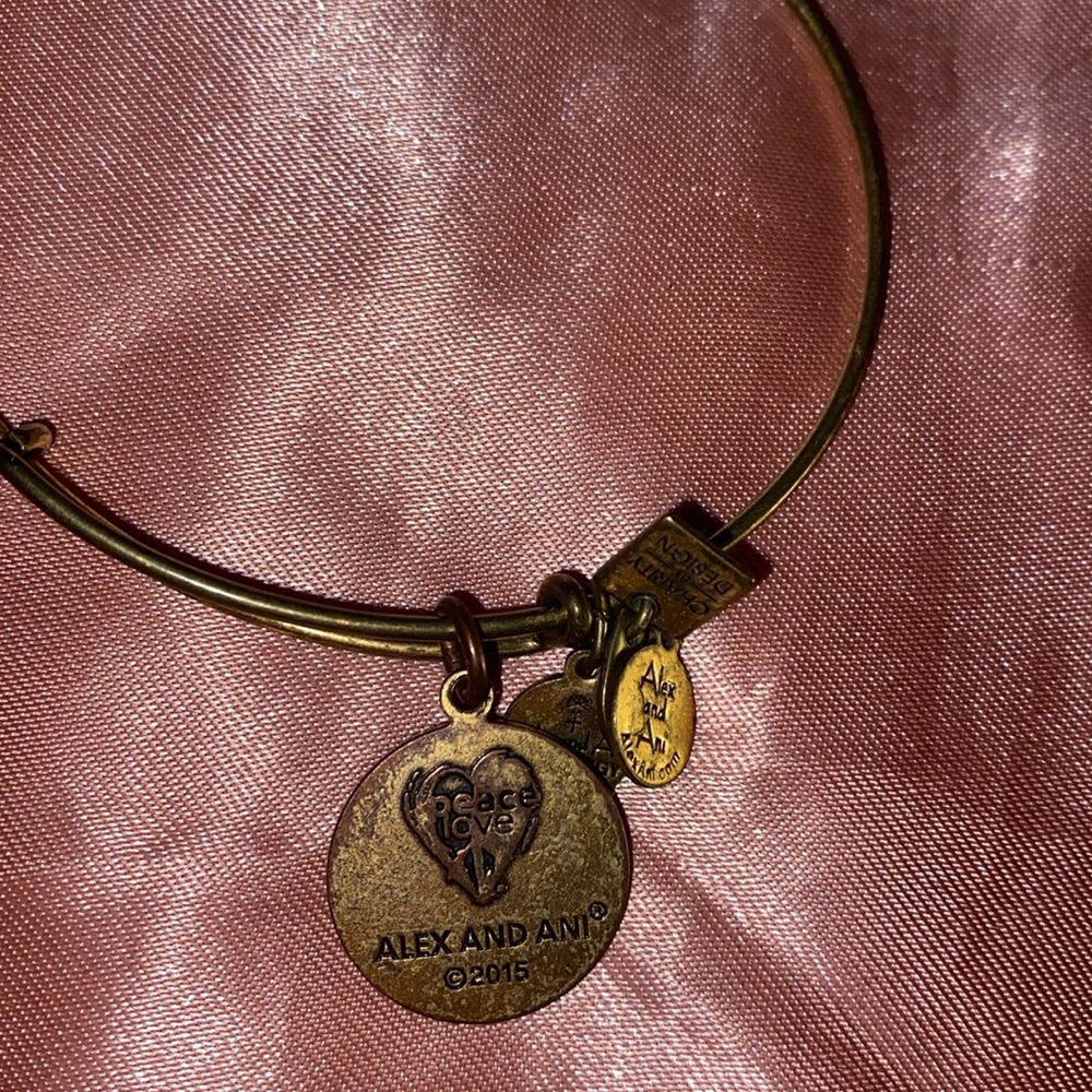 7 piece bundle bracelets - Picture 11 of 11